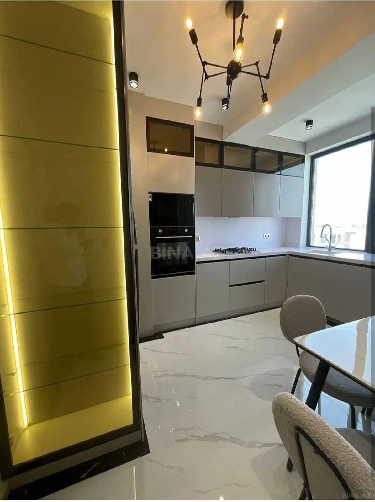 Satılır 3 otaqlı mənzil 101 m²