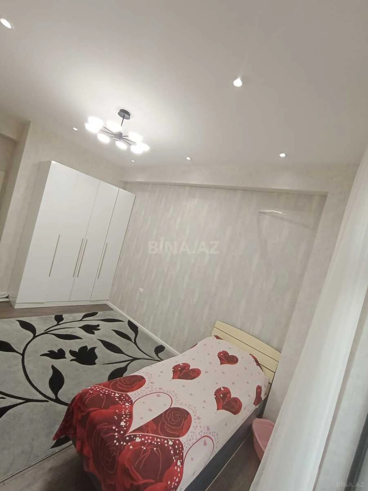 Satılır 2 otaqlı mənzil 81 m²