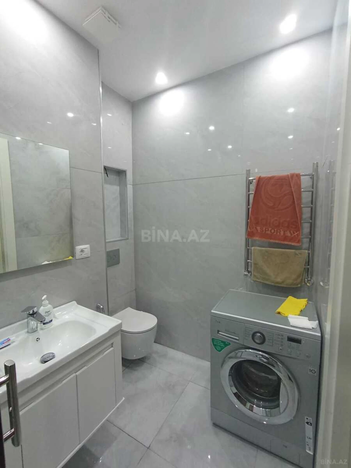 Satılır 2 otaqlı mənzil 81 m²