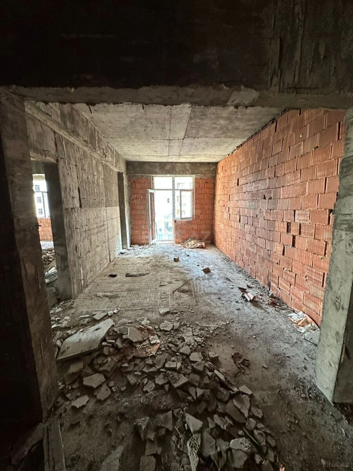 Satılır 1 otaqlı mənzil 71 m²