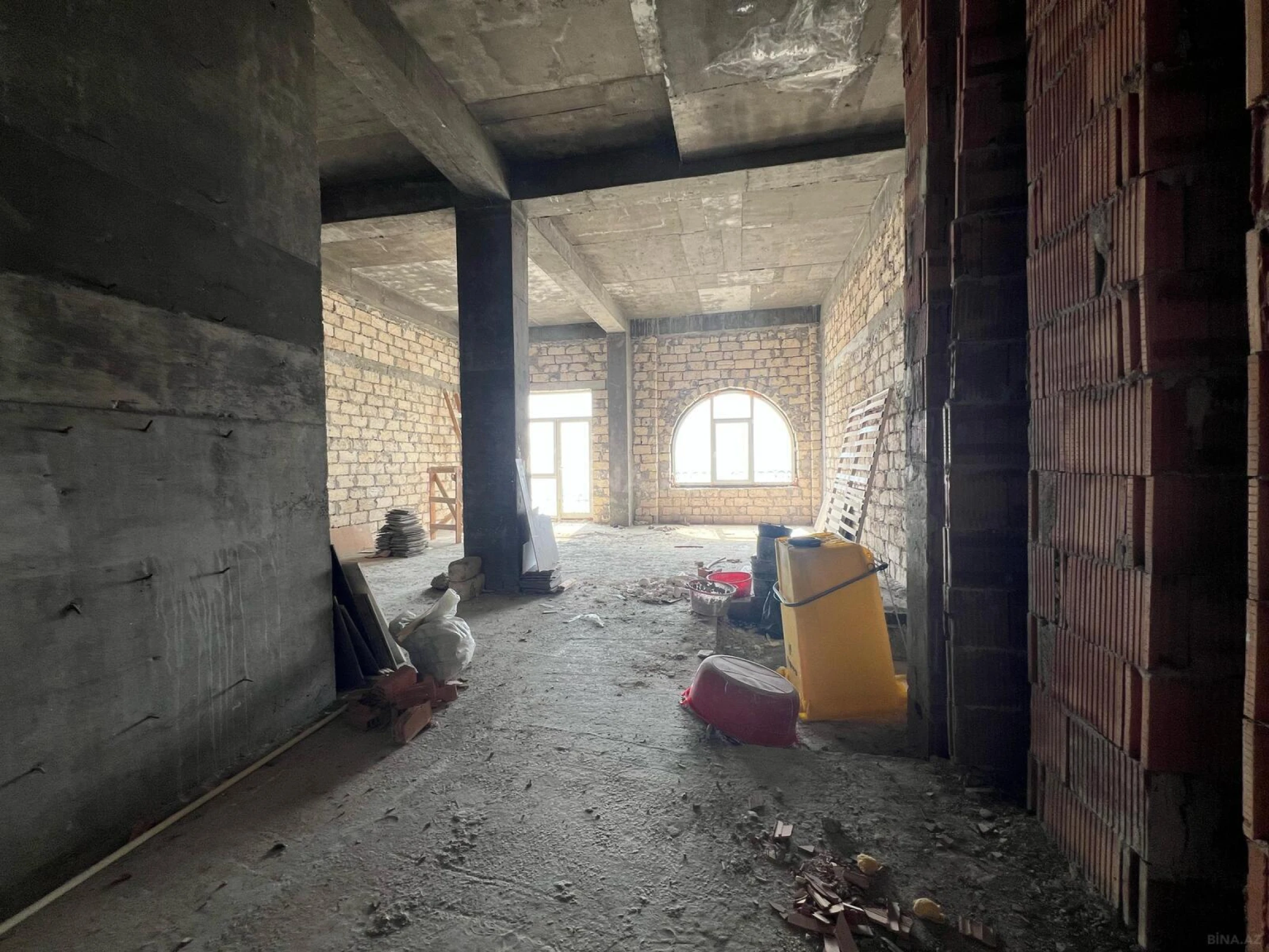 Satılır 2 otaqlı mənzil 81 m²