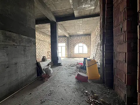 Satılır 2 otaqlı mənzil 81 m²