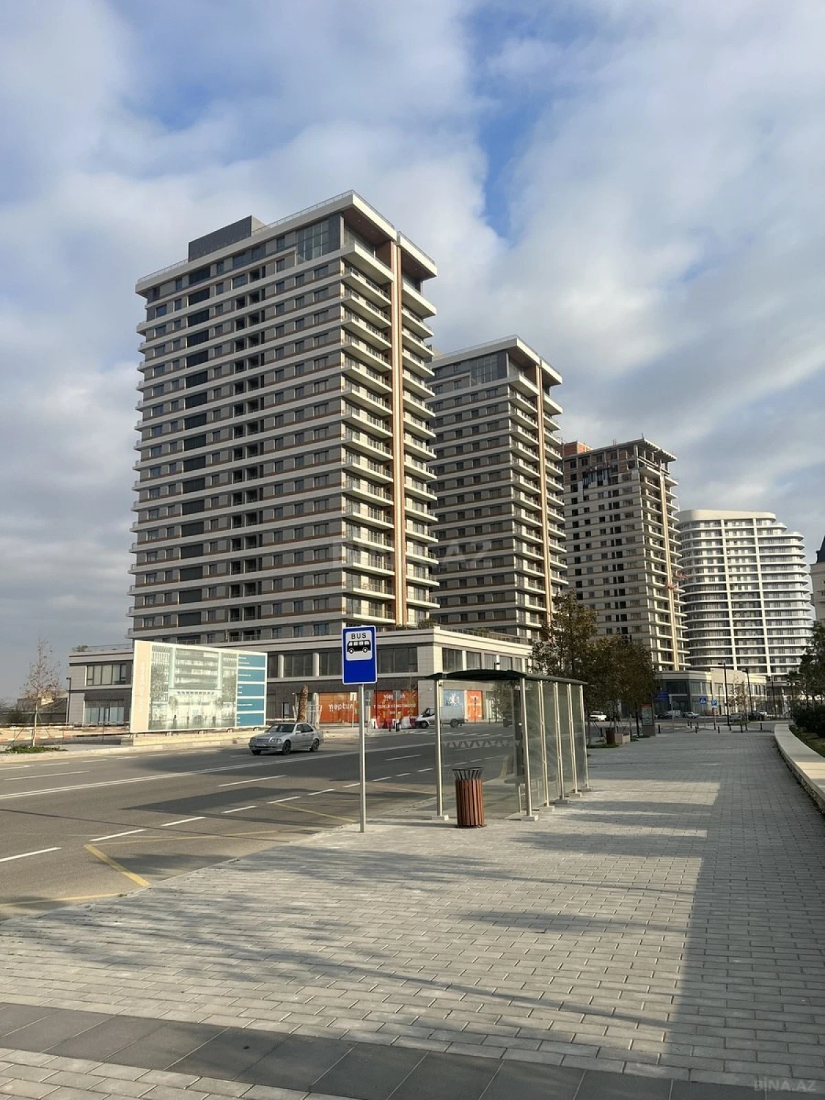 Satılır 2 otaqlı mənzil 81 m²