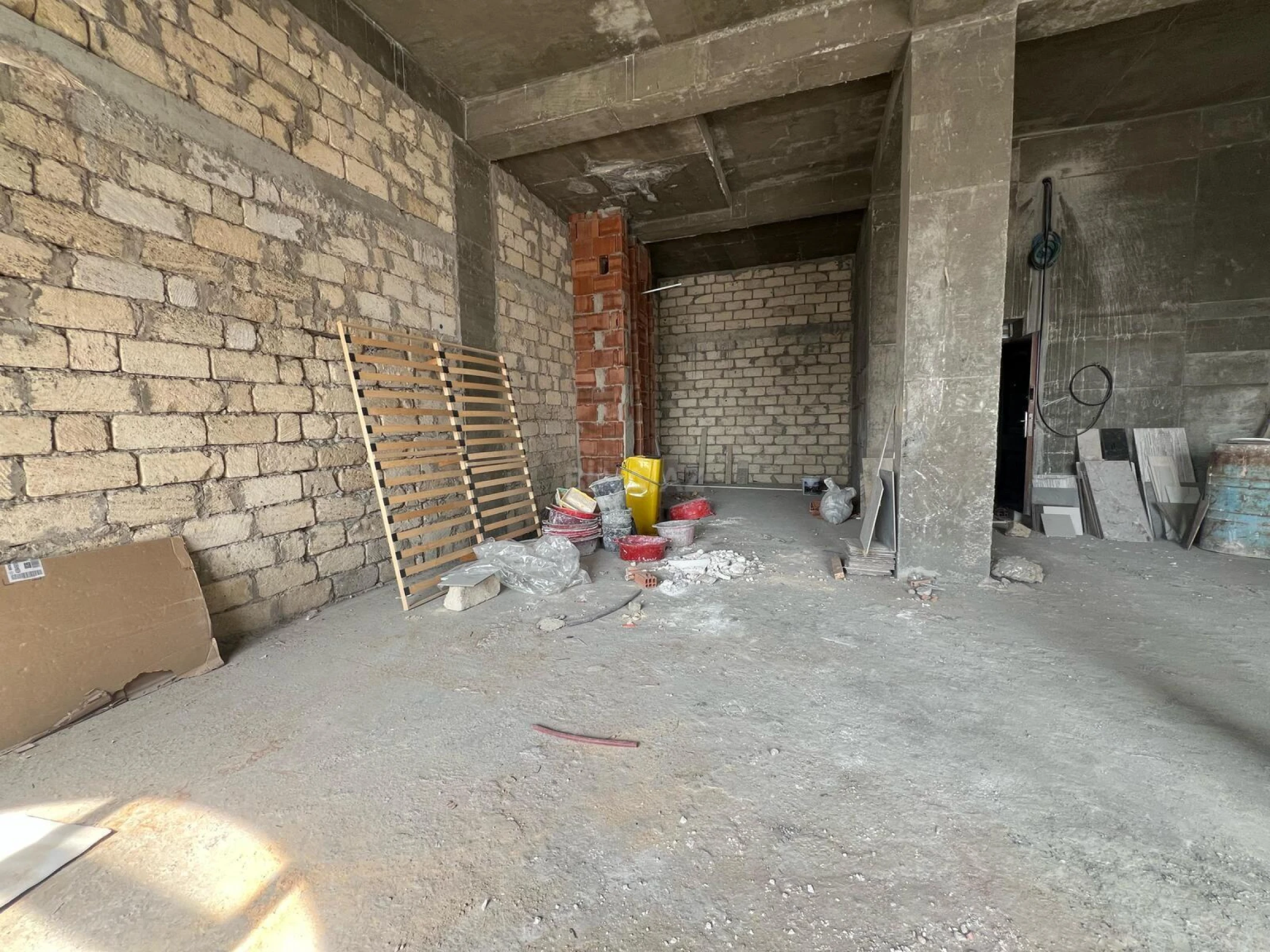 Satılır 2 otaqlı mənzil 81 m²