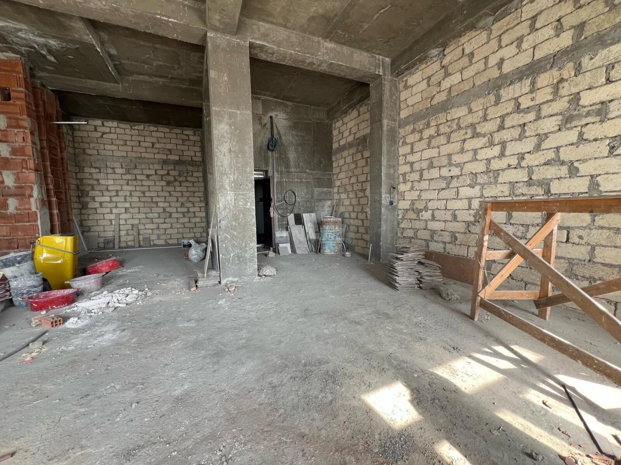 Satılır 2 otaqlı mənzil 81 m²