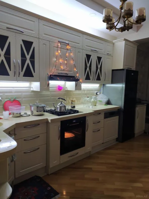 Satılır 3 otaqlı mənzil 136 m²