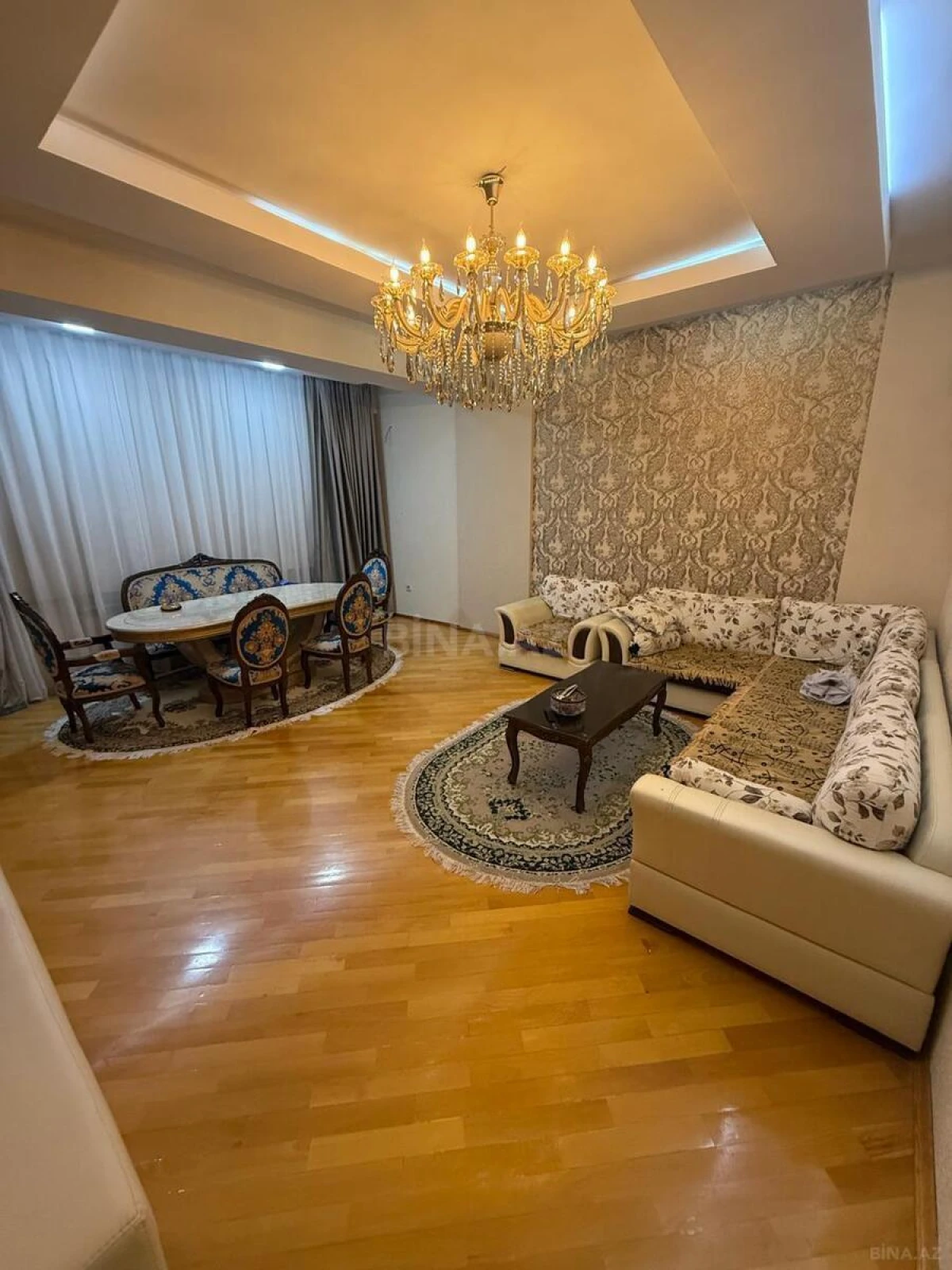 Satılır 3 otaqlı mənzil 136 m²