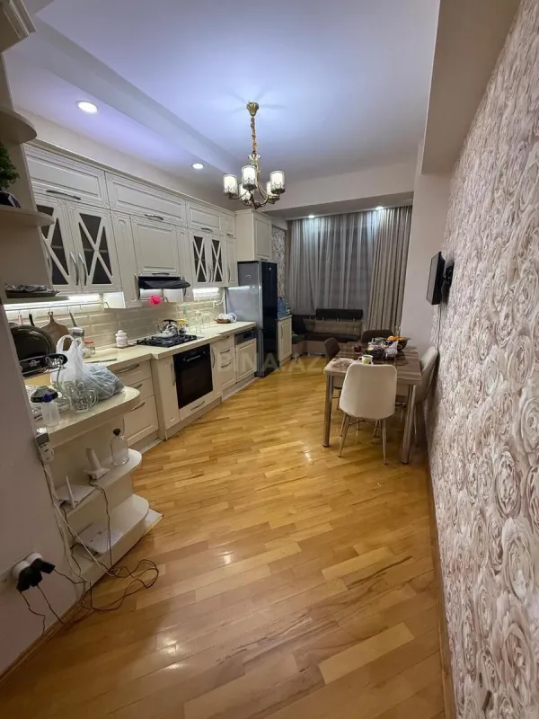 Satılır 3 otaqlı mənzil 136 m²
