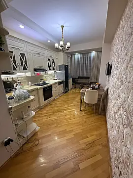Satılır 3 otaqlı mənzil 136 m²