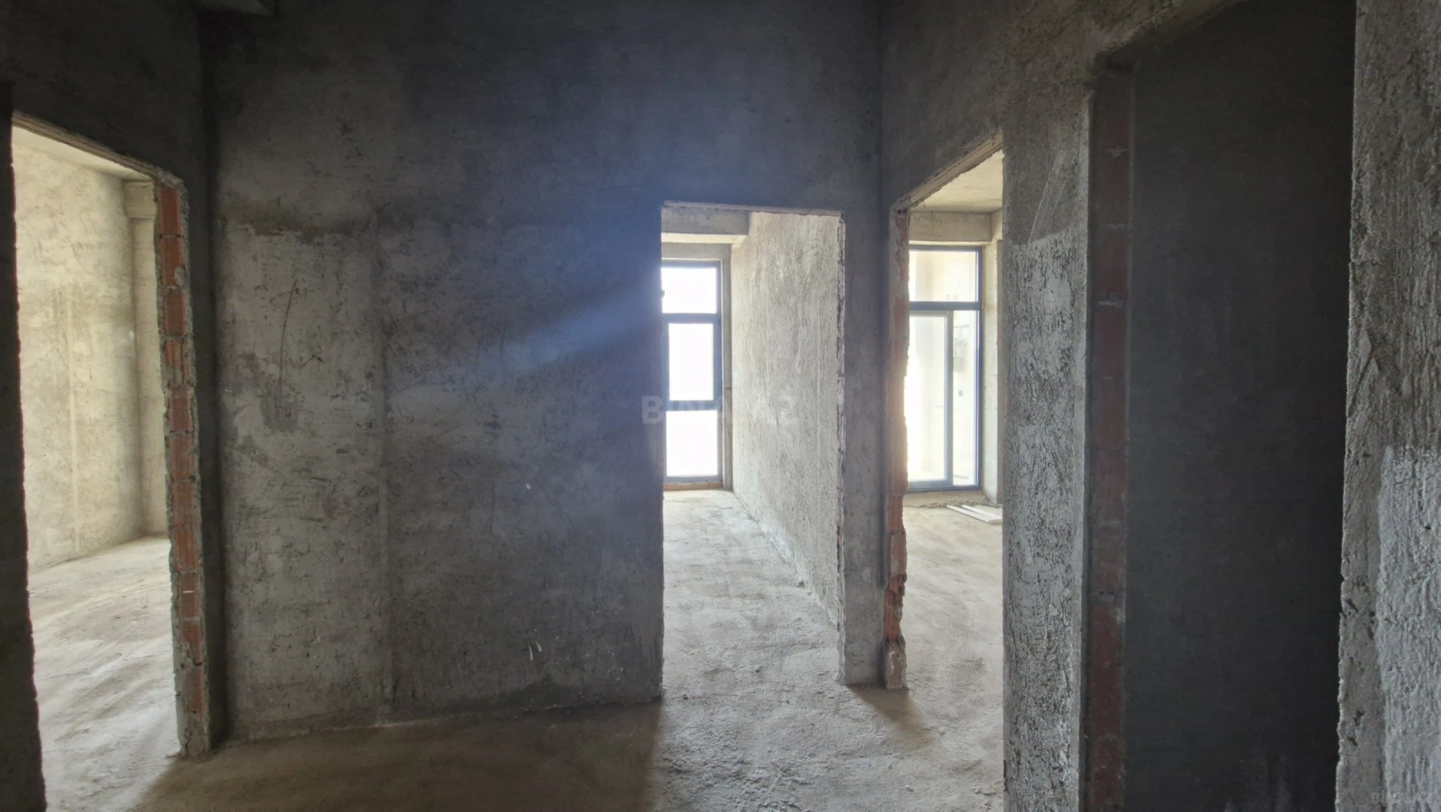 Satılır 2 otaqlı mənzil 67 m²