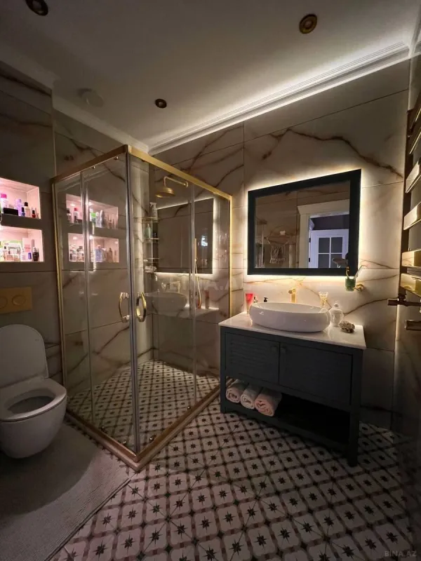 Kirayə verilir 3 otaqlı mənzil 157 m²