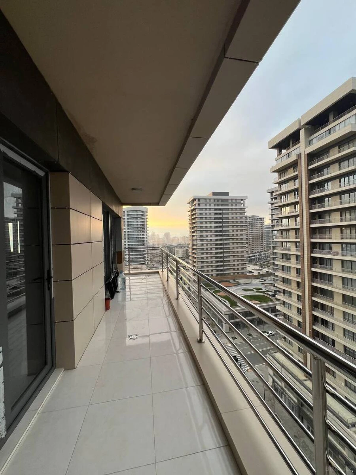 Kirayə verilir 3 otaqlı mənzil 157 m²