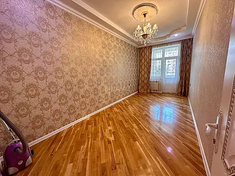 Satılır 3 otaqlı mənzil 143 m²