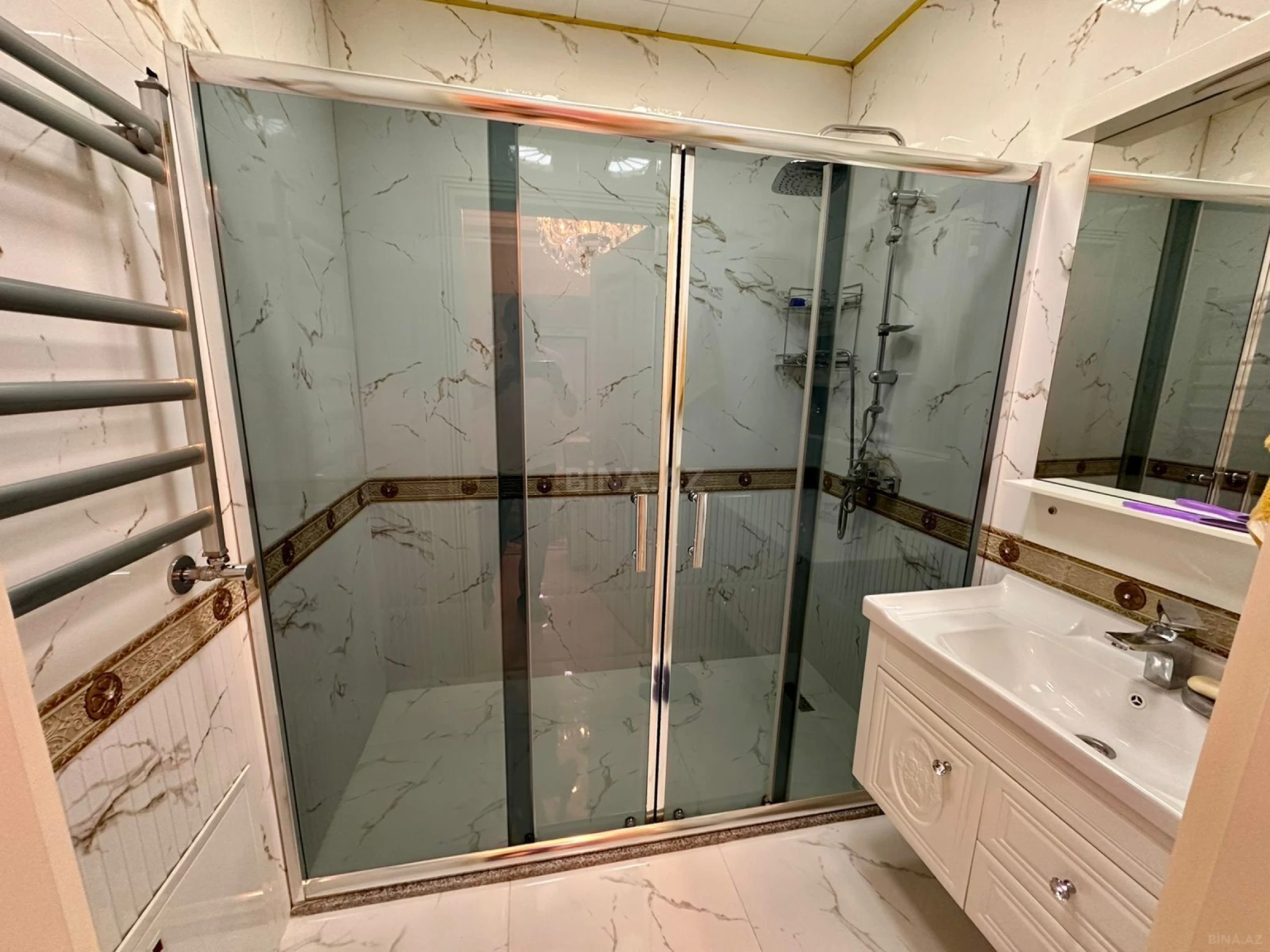 Satılır 3 otaqlı mənzil 143 m²