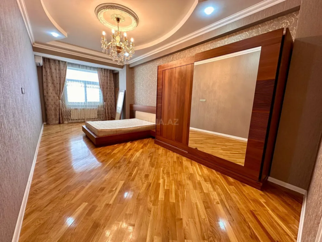 Satılır 3 otaqlı mənzil 143 m²