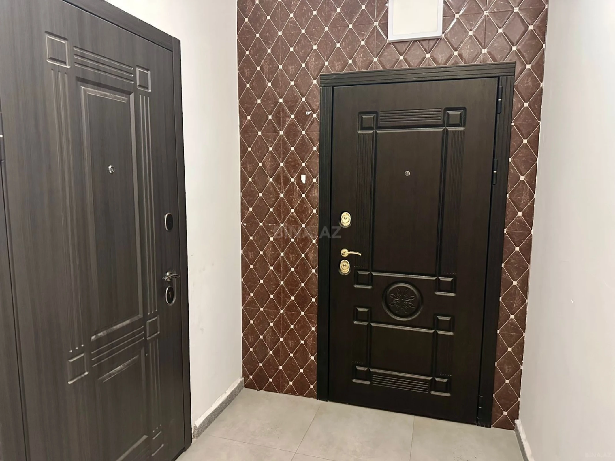 Satılır 3 otaqlı mənzil 143 m²