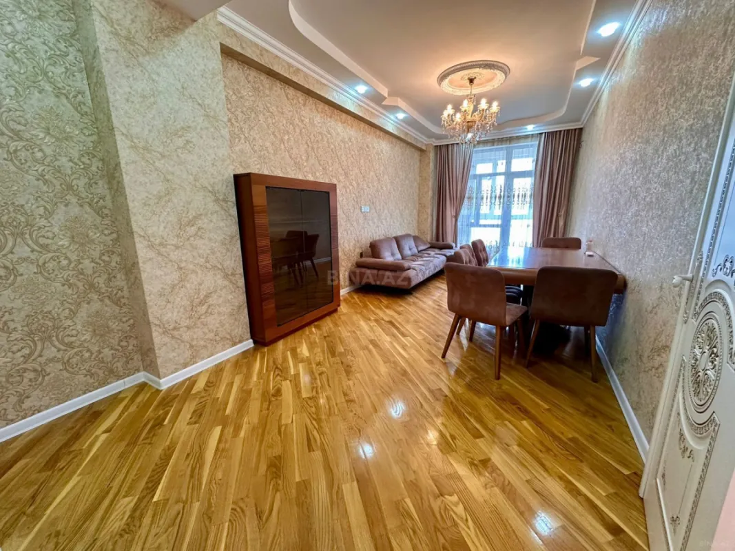 Satılır 3 otaqlı mənzil 143 m²
