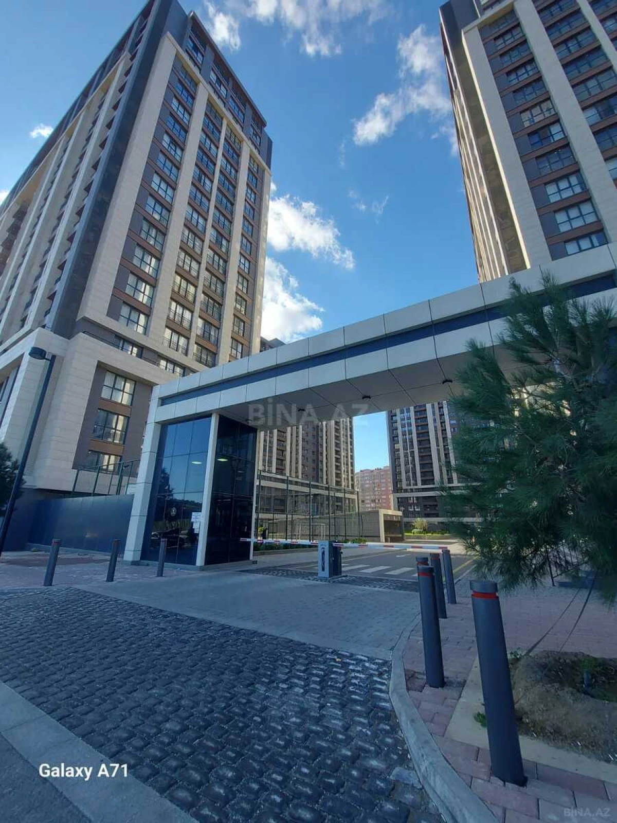 Satılır 4 otaqlı mənzil 201 m²