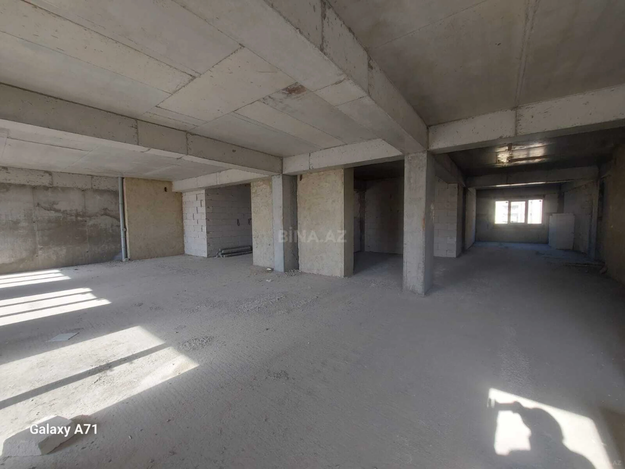 Satılır 4 otaqlı mənzil 201 m²