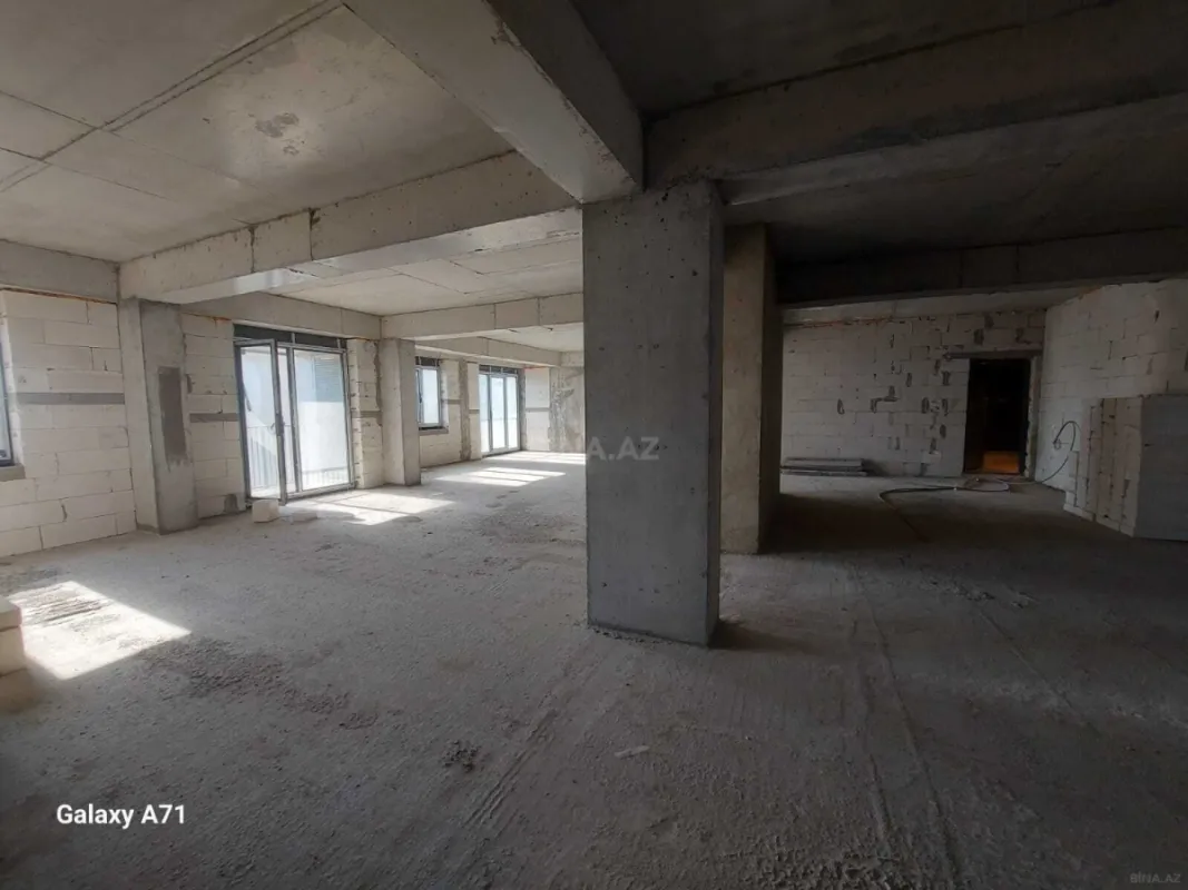 Satılır 4 otaqlı mənzil 201 m²