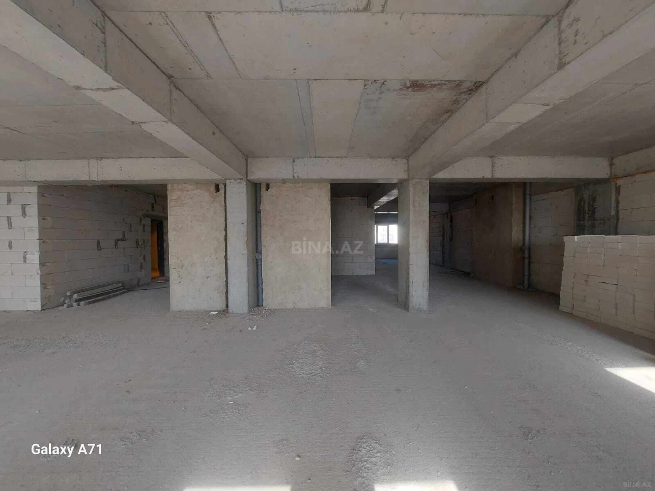 Satılır 4 otaqlı mənzil 201 m²