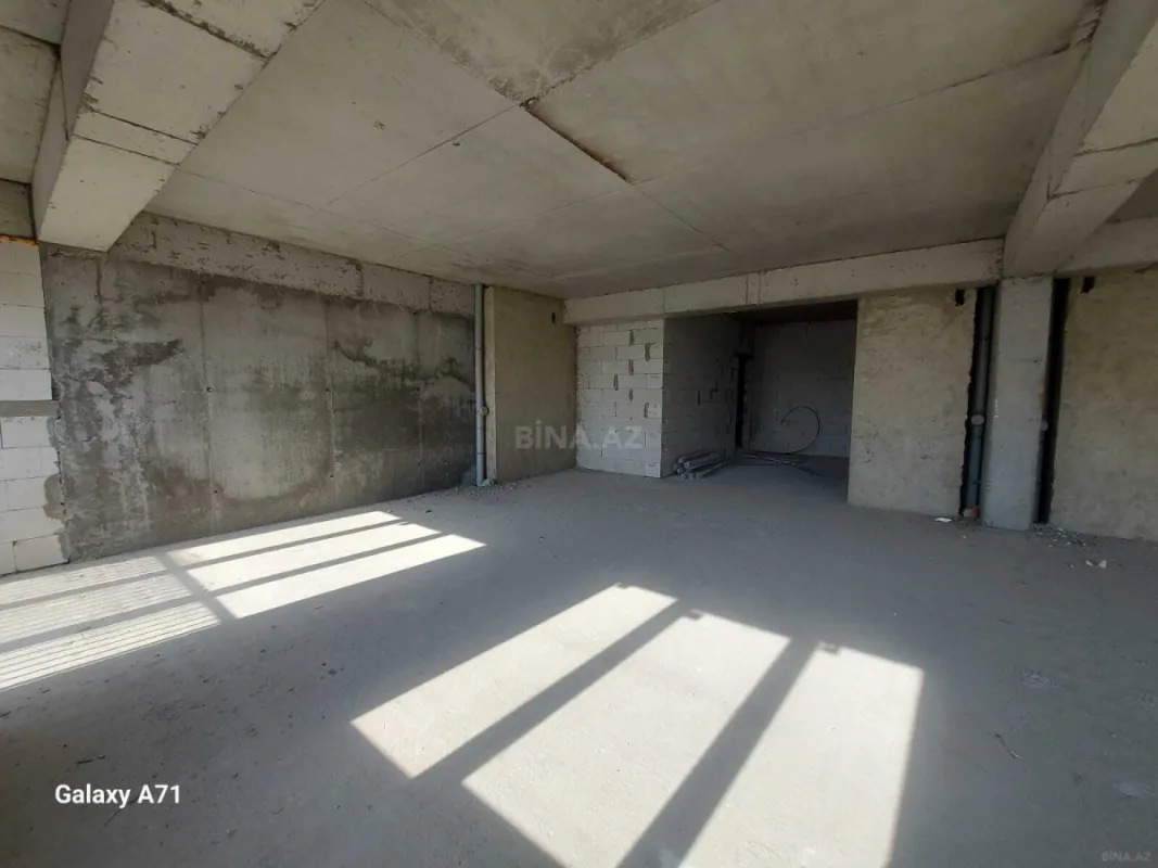 Satılır 4 otaqlı mənzil 201 m²