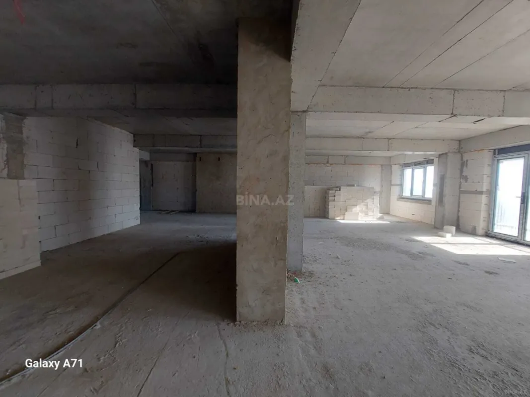 Satılır 4 otaqlı mənzil 201 m²