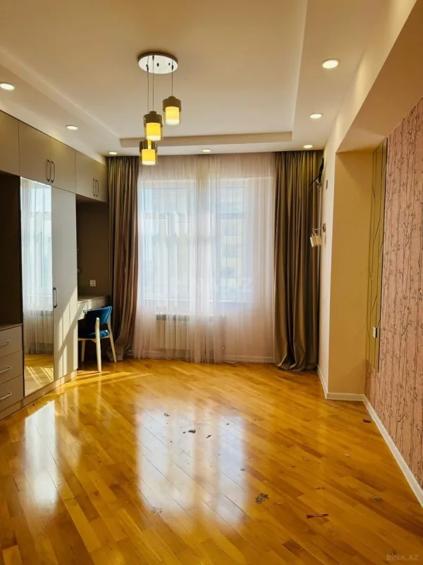Satılır 3 otaqlı mənzil 115 m²
