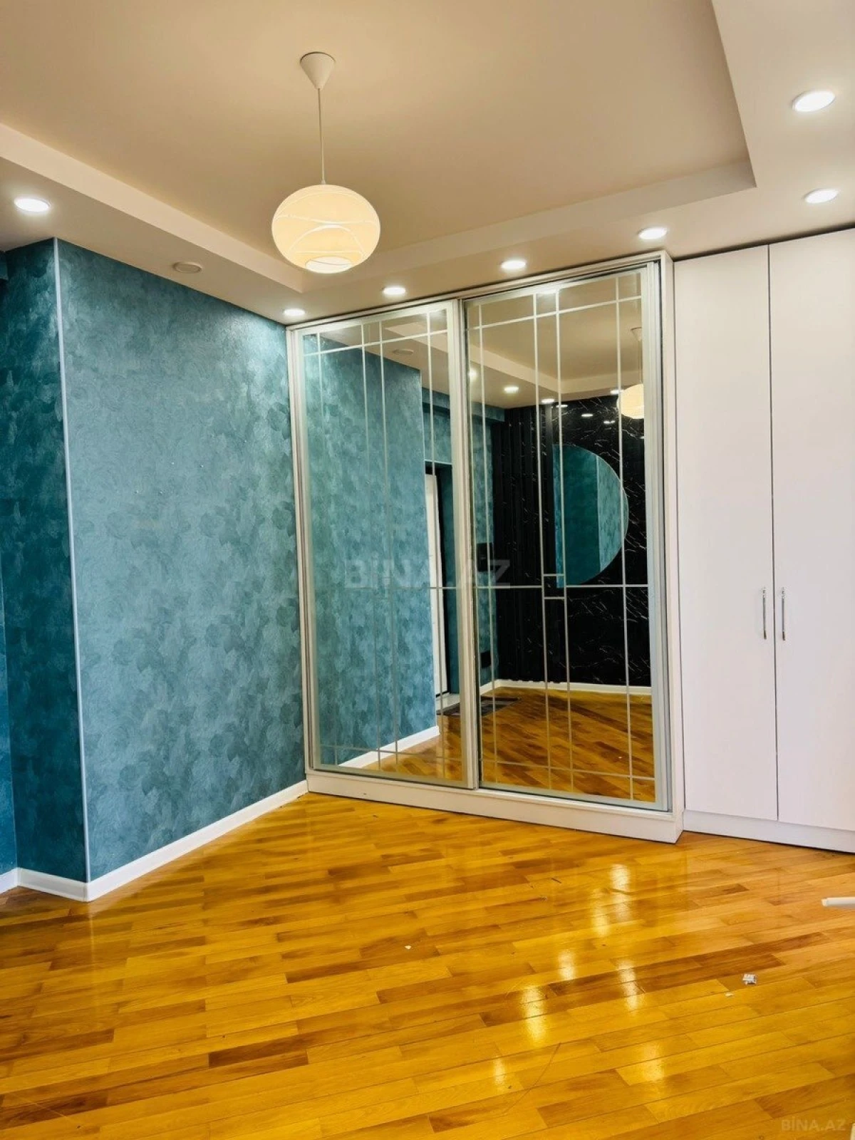 Satılır 3 otaqlı mənzil 115 m²