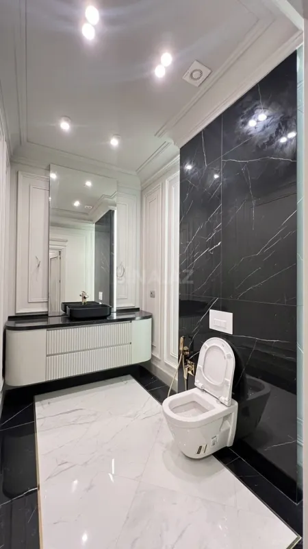 Satılır 4 otaqlı mənzil 224 m²