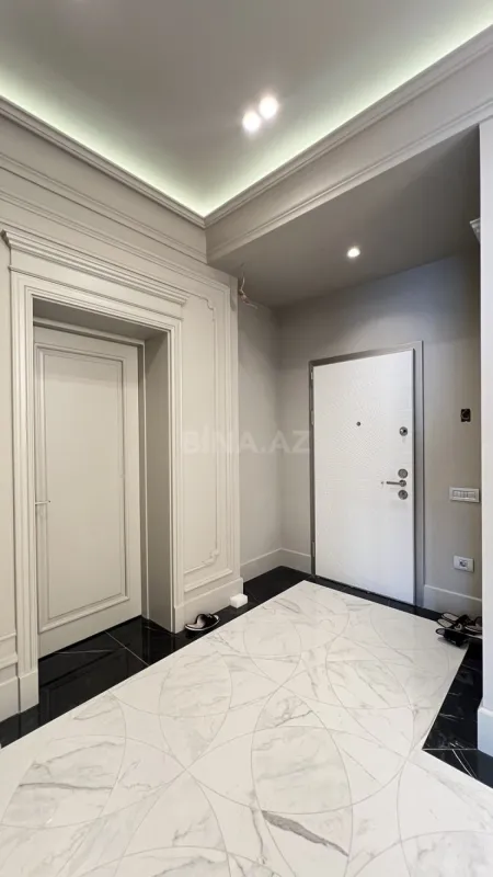 Satılır 4 otaqlı mənzil 224 m²