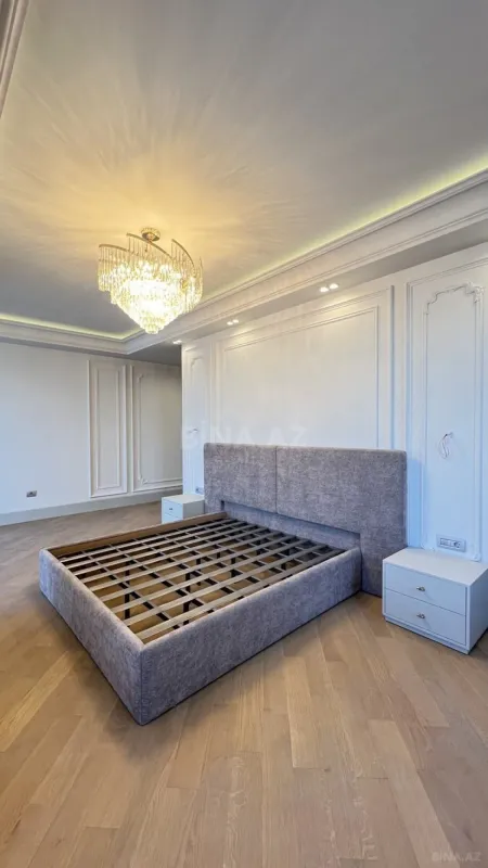 Satılır 4 otaqlı mənzil 224 m²