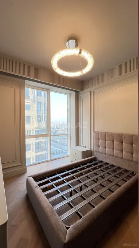 Satılır 4 otaqlı mənzil 224 m²