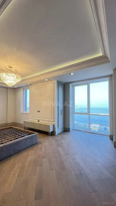 Satılır 4 otaqlı mənzil 224 m²