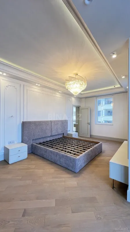 Satılır 4 otaqlı mənzil 224 m²