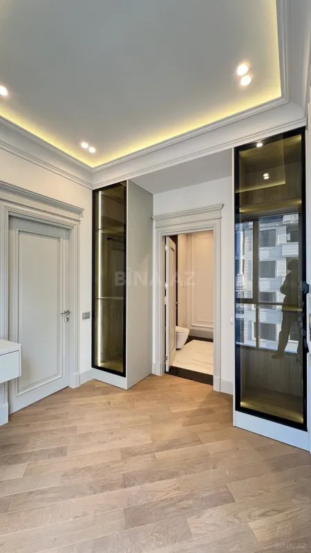 Satılır 4 otaqlı mənzil 224 m²