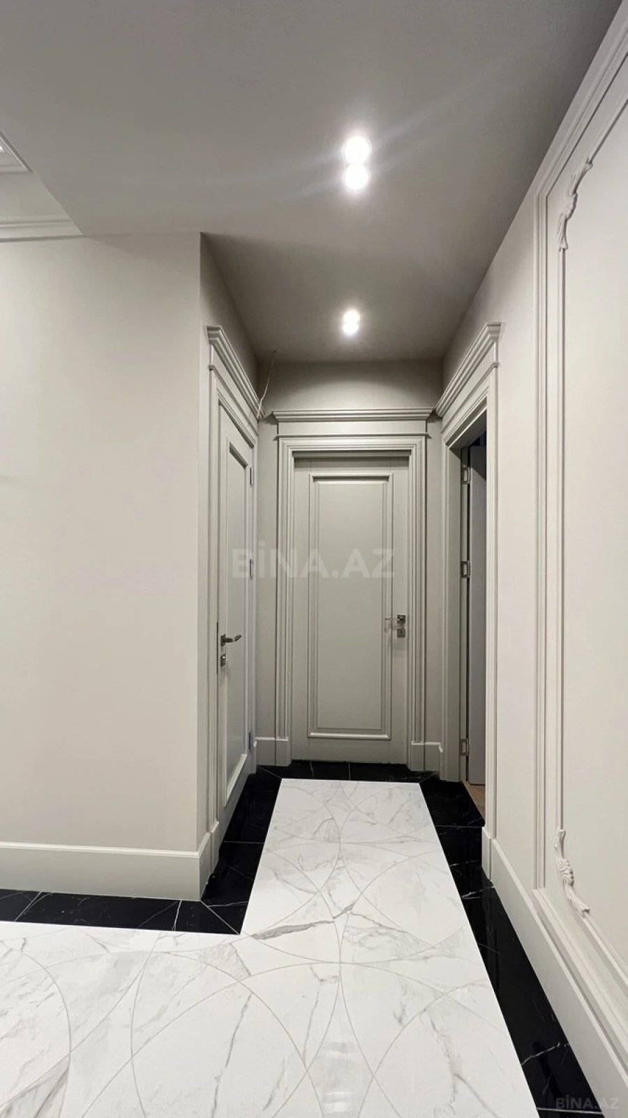 Satılır 4 otaqlı mənzil 224 m²