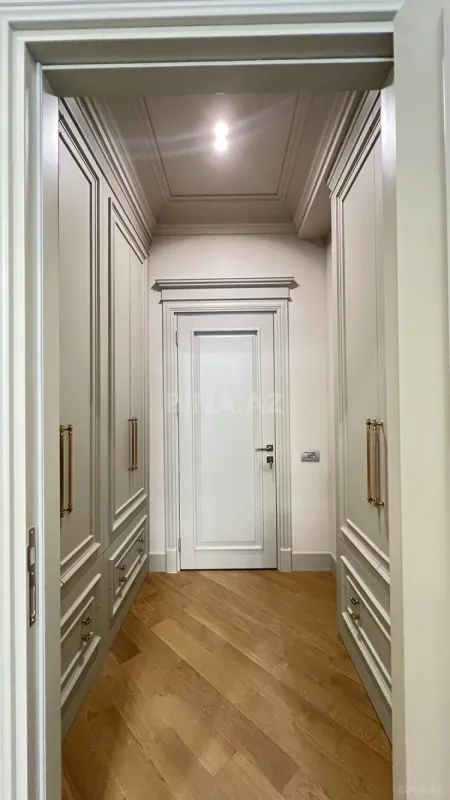 Satılır 4 otaqlı mənzil 224 m²