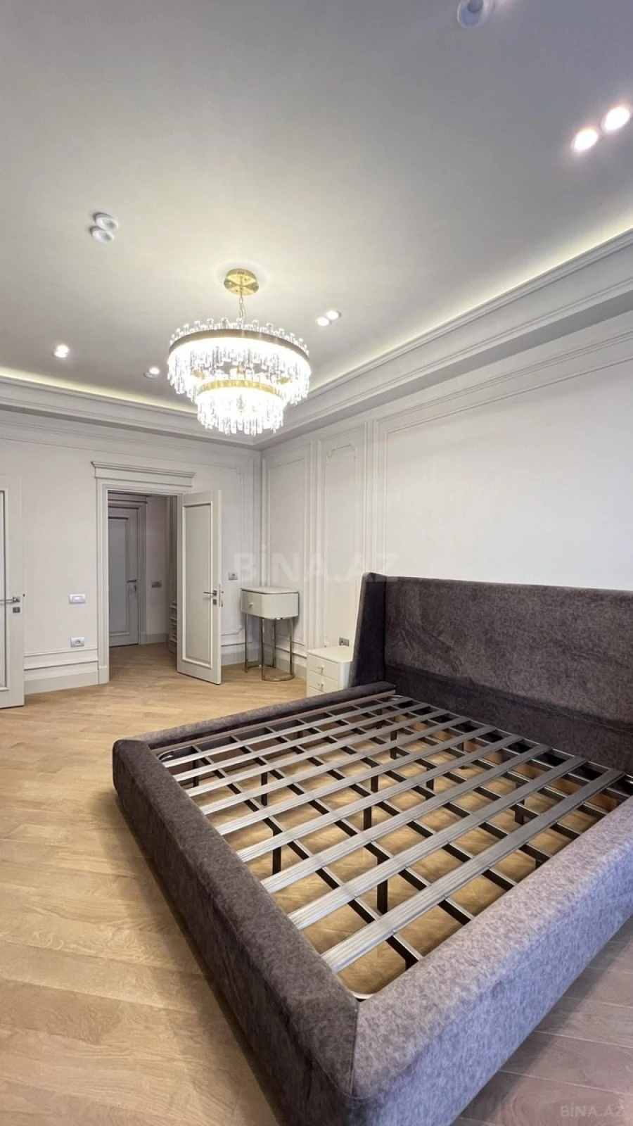 Satılır 4 otaqlı mənzil 224 m²