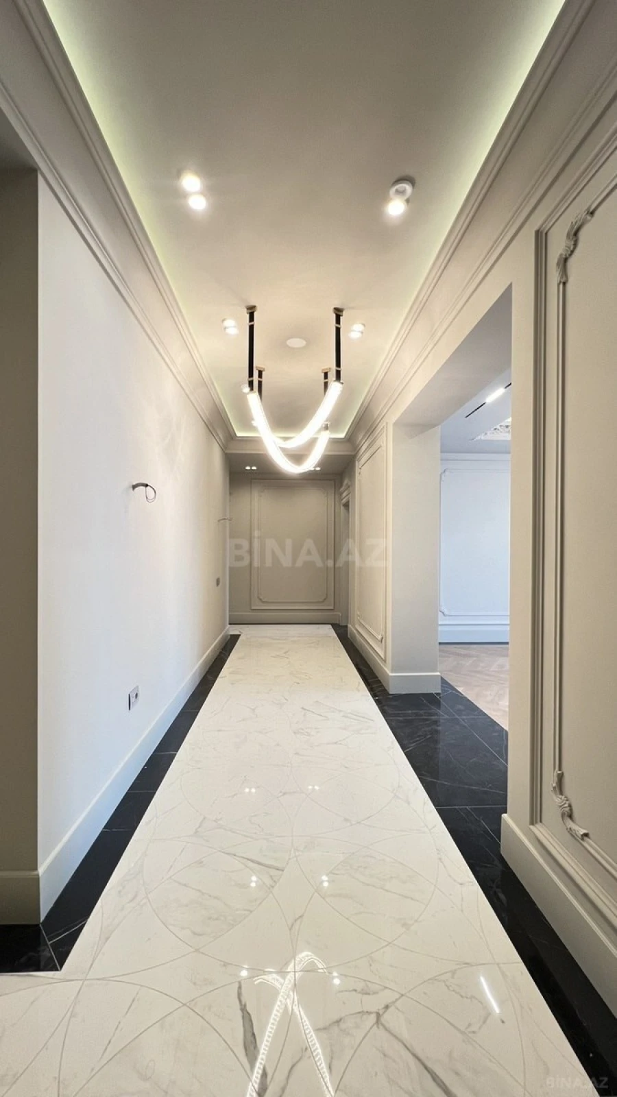 Satılır 4 otaqlı mənzil 224 m²
