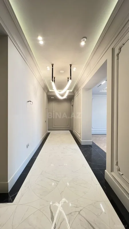Satılır 4 otaqlı mənzil 224 m²