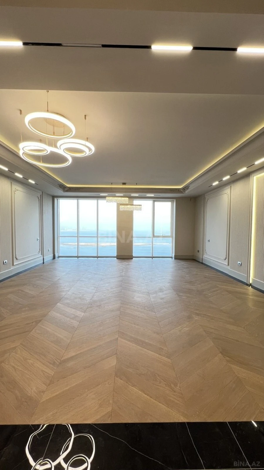 Satılır 4 otaqlı mənzil 224 m²