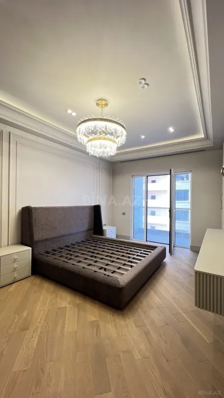 Satılır 4 otaqlı mənzil 224 m²