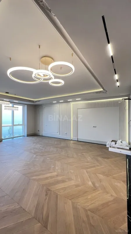 Satılır 4 otaqlı mənzil 224 m²
