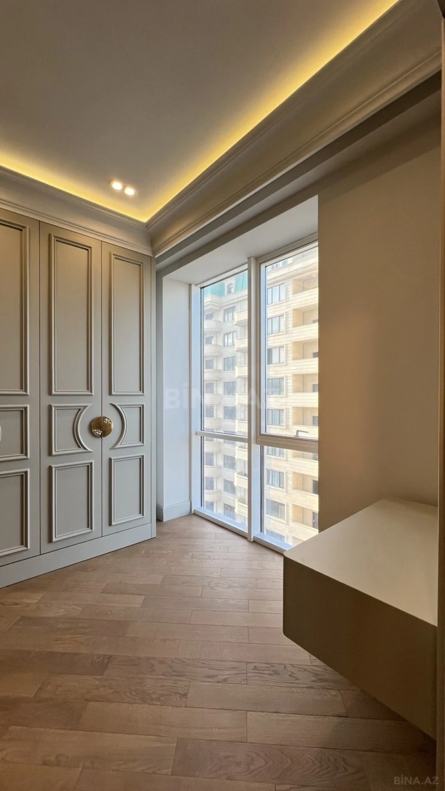 Satılır 4 otaqlı mənzil 224 m²