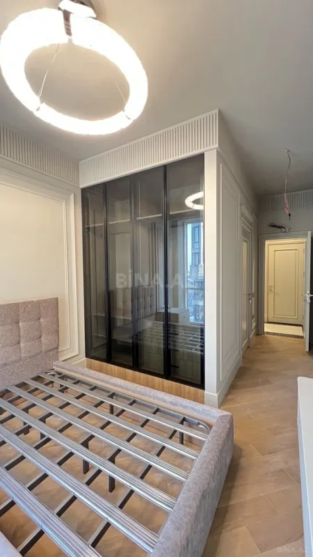 Satılır 4 otaqlı mənzil 224 m²