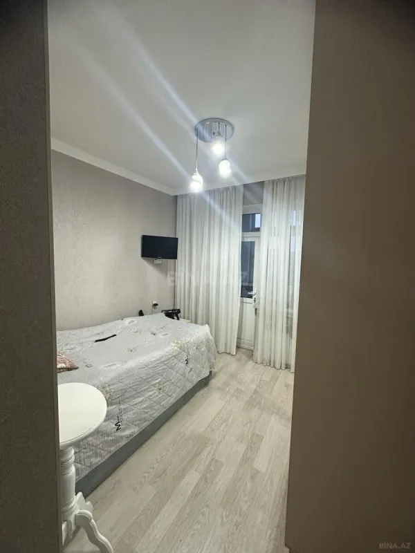 Satılır 4 otaqlı mənzil 100 m²