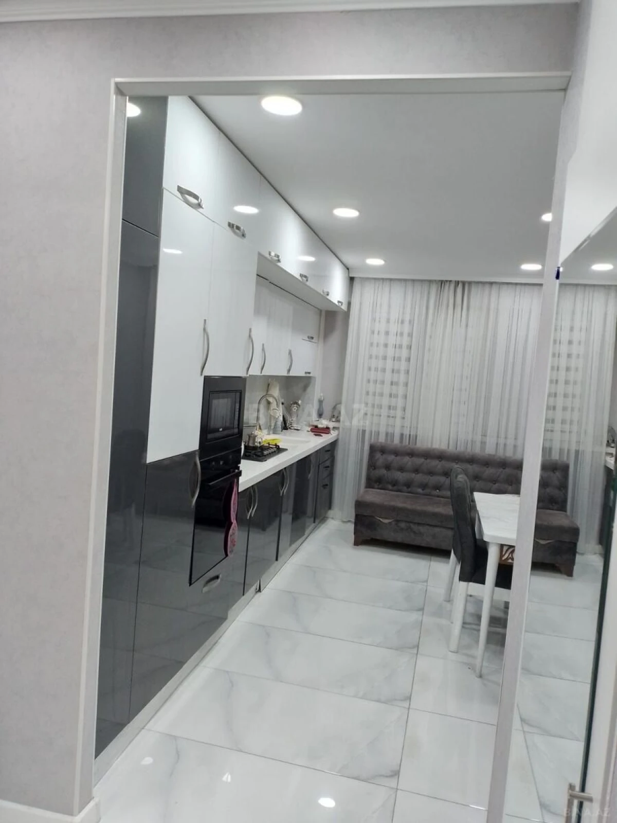 Satılır 4 otaqlı mənzil 100 m²