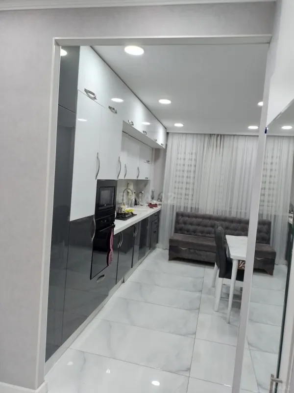 Satılır 4 otaqlı mənzil 100 m²