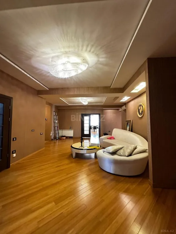 Satılır 5 otaqlı mənzil 400 m²